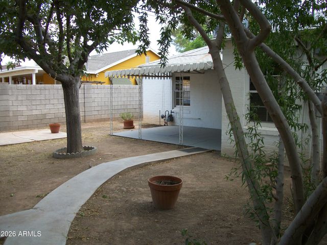 550 W CAMBRIDGE Avenue, Phoenix, AZ 85003