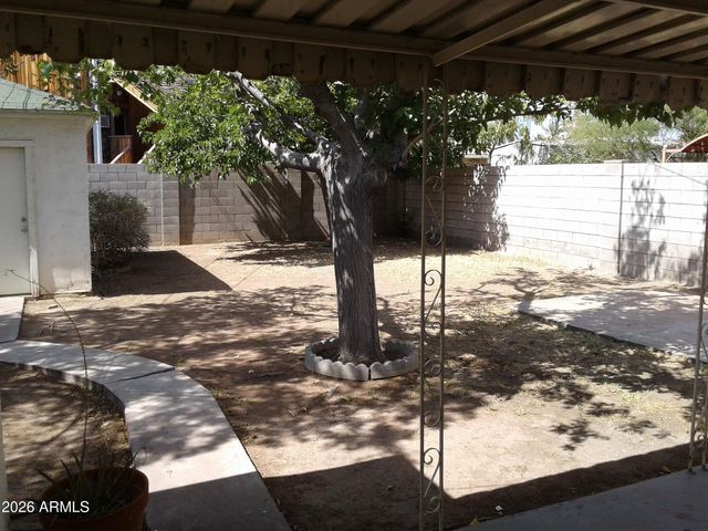 550 W CAMBRIDGE Avenue, Phoenix, AZ 85003