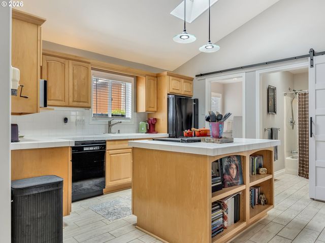 136 B 3RD Ave, Seaside, OR 97138