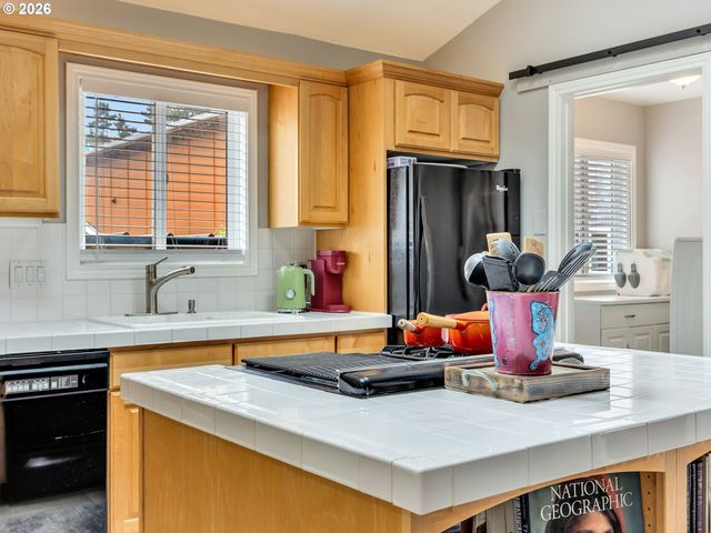 136 B 3RD Ave, Seaside, OR 97138