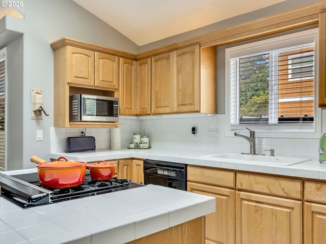 136 B 3RD Ave, Seaside, OR 97138