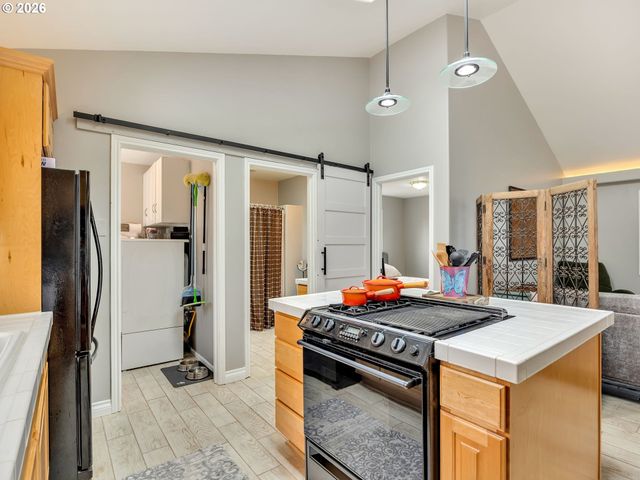 136 B 3RD Ave, Seaside, OR 97138