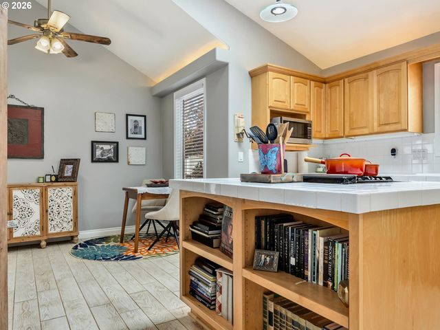 136 B 3RD Ave, Seaside, OR 97138