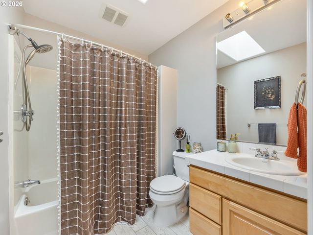 136 B 3RD Ave, Seaside, OR 97138