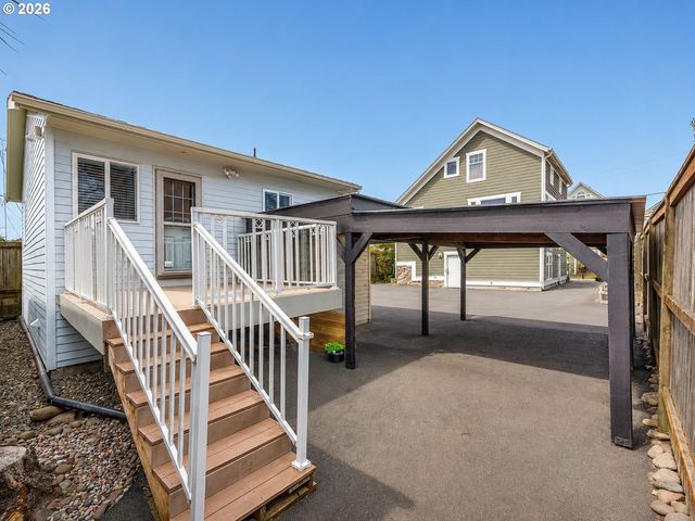 136 B 3RD Ave, Seaside, OR 97138