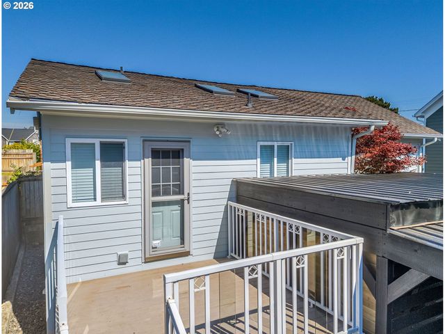 136 B 3RD Ave, Seaside, OR 97138