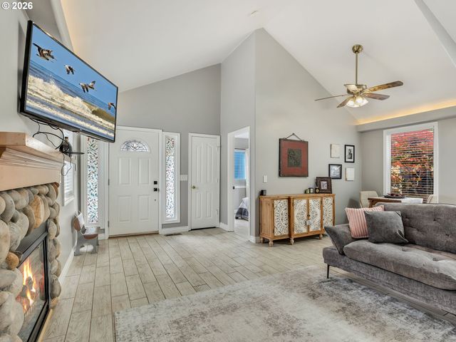 136 B 3RD Ave, Seaside, OR 97138