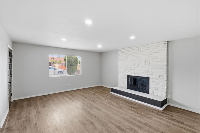 633 Espanola Street SE, Albuquerque, NM 87108