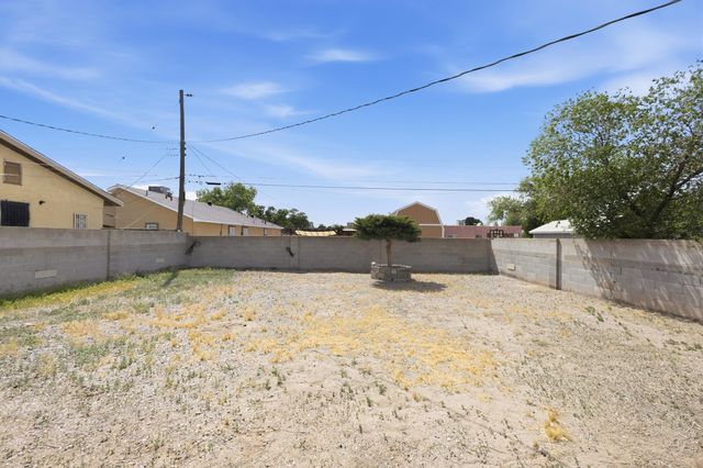 633 Espanola Street SE, Albuquerque, NM 87108