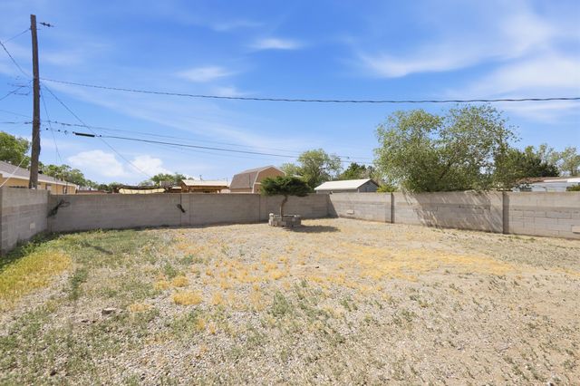 633 Espanola Street SE, Albuquerque, NM 87108
