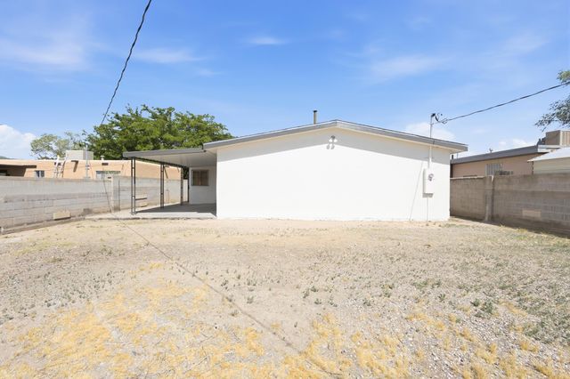 633 Espanola Street SE, Albuquerque, NM 87108