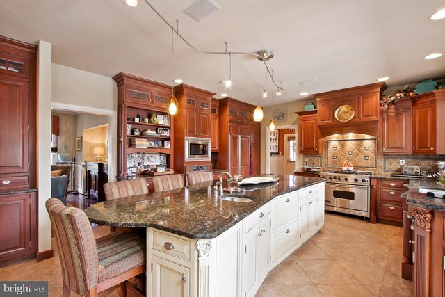 2909 DUFFIELD LN, Sinking Spring, PA 19608