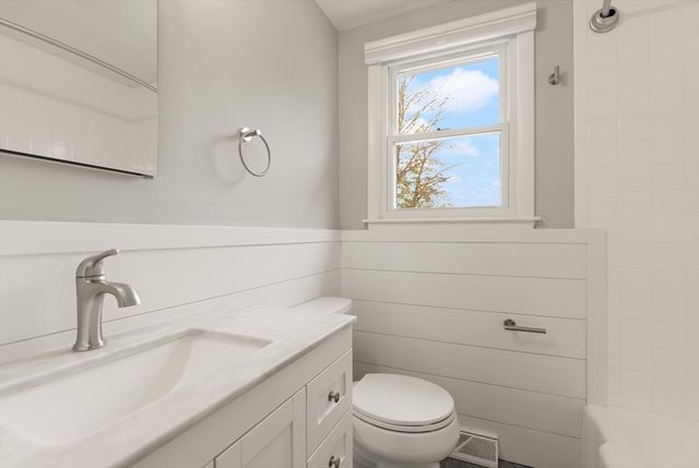 41 James St, Framingham, MA 01701