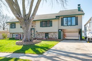 302 12th Avenue NW, Altoona, IA 50009