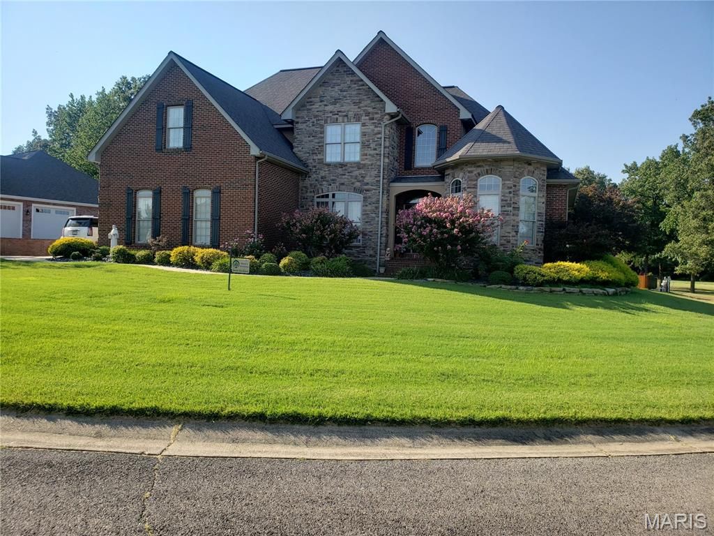 Image 1 of property listing at 113 Whitman Street, Dexter, MO 63841