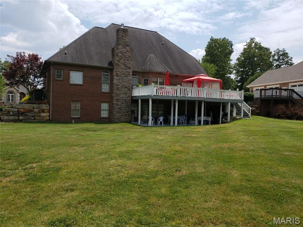 Image 2 of property listing at 113 Whitman Street, Dexter, MO 63841