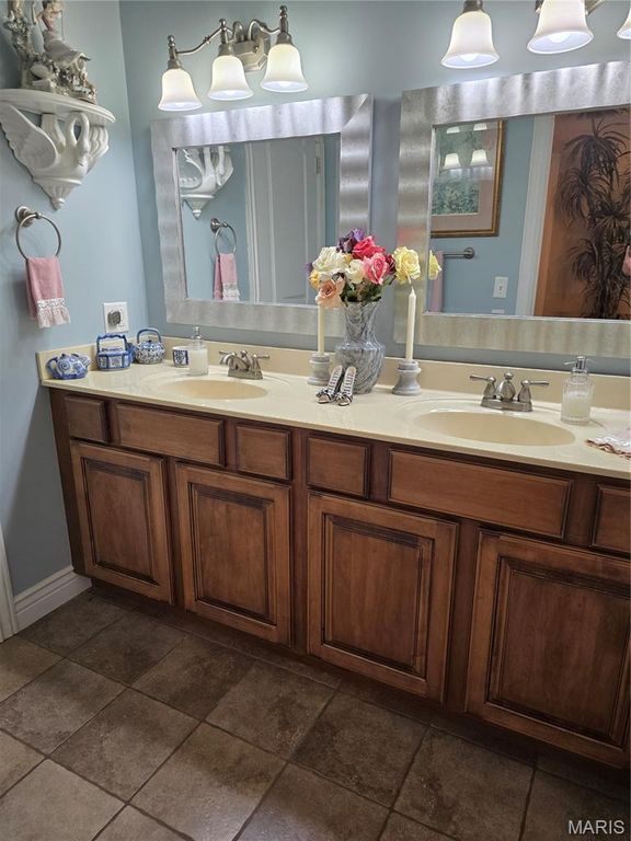 Image 19 of property listing at 113 Whitman Street, Dexter, MO 63841