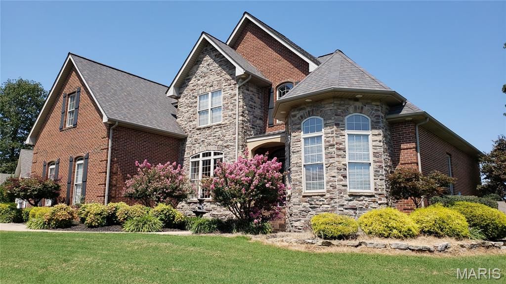 Image 4 of property listing at 113 Whitman Street, Dexter, MO 63841