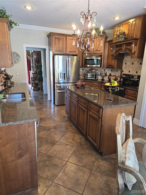 Image 8 of property listing at 113 Whitman Street, Dexter, MO 63841