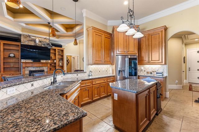 706 Saddle Creek Farms Drive, Crosby, TX 77532