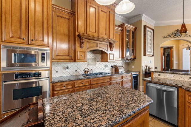 706 Saddle Creek Farms Drive, Crosby, TX 77532