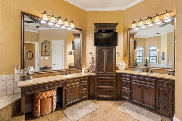 706 Saddle Creek Farms Drive, Crosby, TX 77532