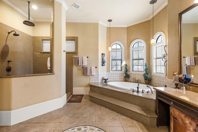 706 Saddle Creek Farms Drive, Crosby, TX 77532