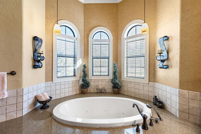 706 Saddle Creek Farms Drive, Crosby, TX 77532