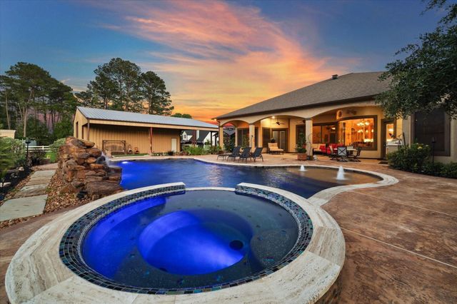 706 Saddle Creek Farms Drive, Crosby, TX 77532