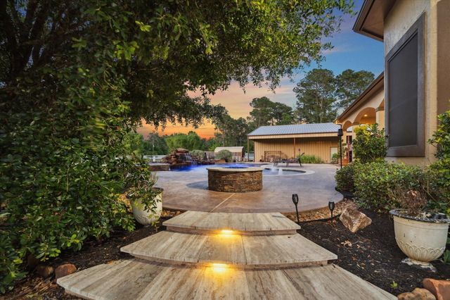 706 Saddle Creek Farms Drive, Crosby, TX 77532