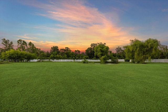 706 Saddle Creek Farms Drive, Crosby, TX 77532