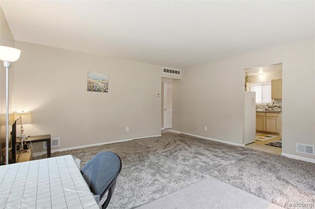 6579 N Highland Street, Dearborn Heights, MI 48127