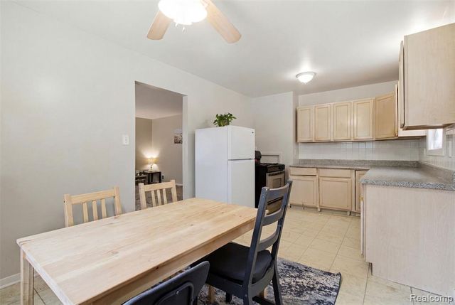 6579 N Highland Street, Dearborn Heights, MI 48127