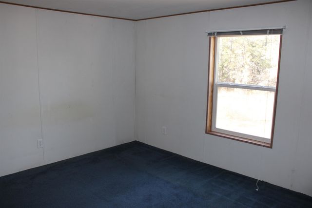 21 W Oregon Rd, Deer Park, WA 99006