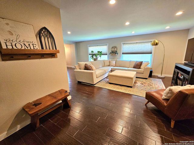 6323 Regency Ct, San Antonio, TX 78249