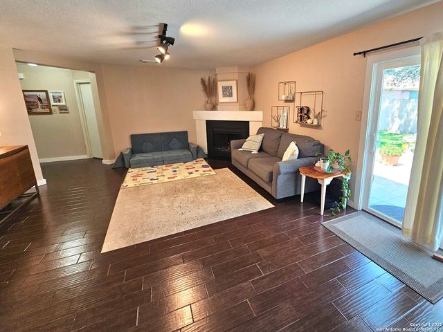 6323 Regency Ct, San Antonio, TX 78249