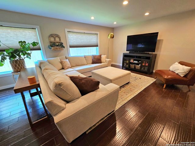 6323 Regency Ct, San Antonio, TX 78249