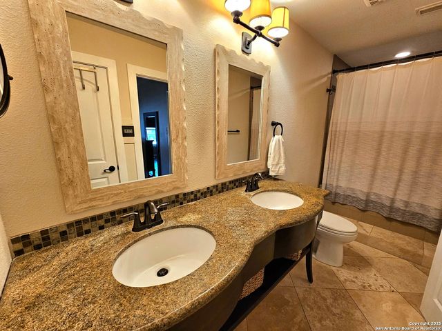 6323 Regency Ct, San Antonio, TX 78249