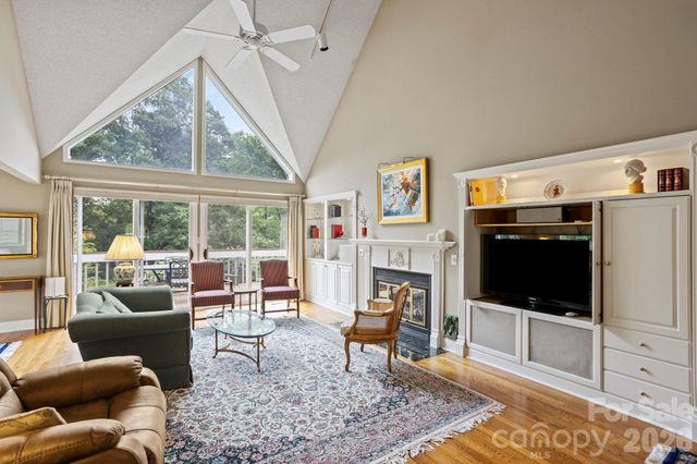 104 Overlook Drive, Flat Rock, NC 28731