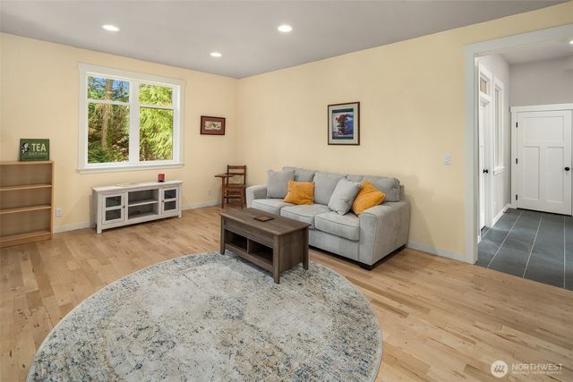 10060 NE Springwood Lane, Bainbridge Island, WA 98110