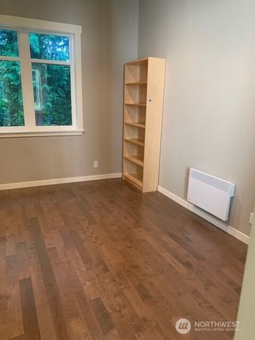 10060 NE Springwood Lane, Bainbridge Island, WA 98110