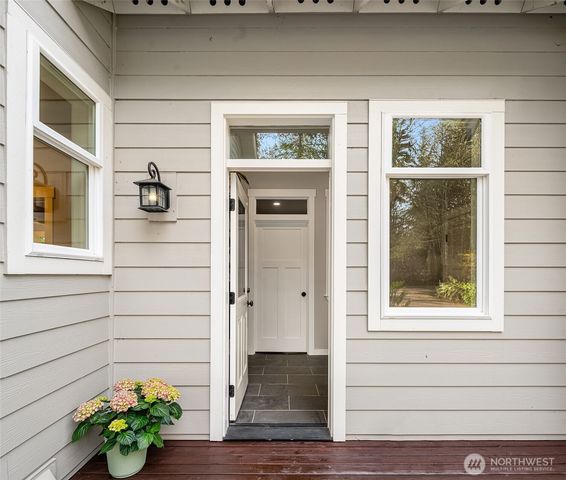 10060 NE Springwood Lane, Bainbridge Island, WA 98110