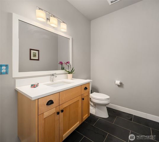 10060 NE Springwood Lane, Bainbridge Island, WA 98110