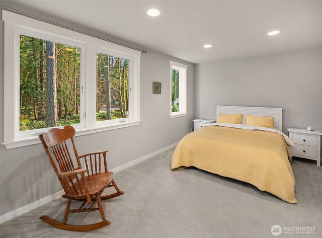10060 NE Springwood Lane, Bainbridge Island, WA 98110