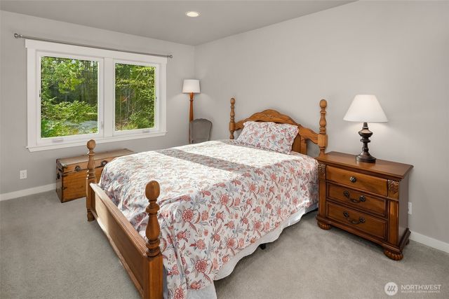10060 NE Springwood Lane, Bainbridge Island, WA 98110