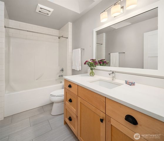 10060 NE Springwood Lane, Bainbridge Island, WA 98110