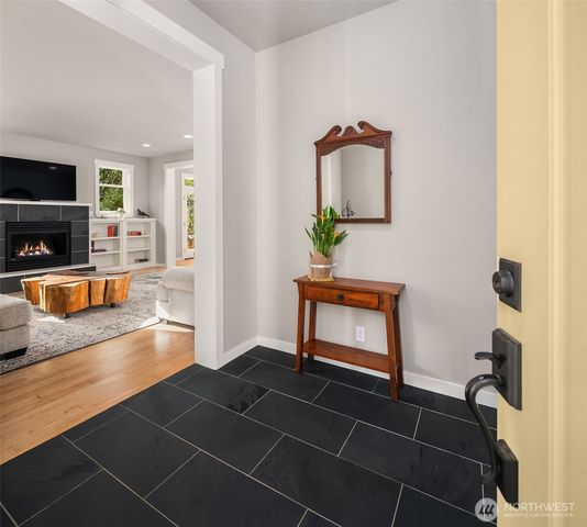 10060 NE Springwood Lane, Bainbridge Island, WA 98110