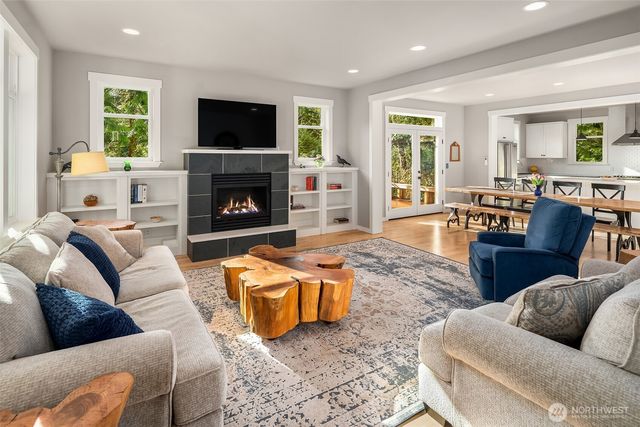 10060 NE Springwood Lane, Bainbridge Island, WA 98110