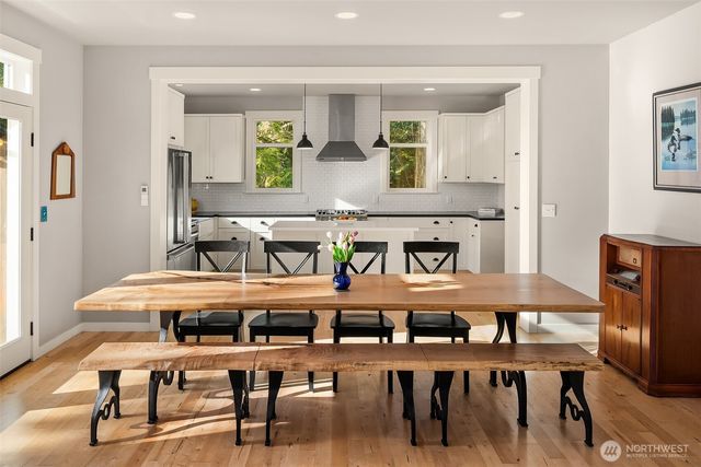 10060 NE Springwood Lane, Bainbridge Island, WA 98110