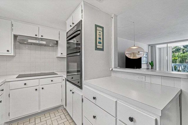 2505 S Ocean Boulevard 303, Palm Beach, FL 33480